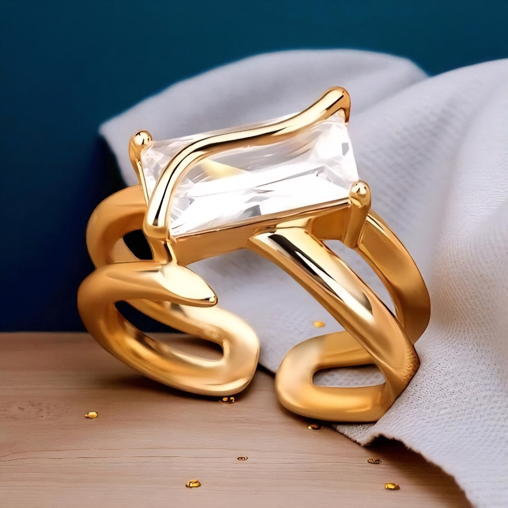 Elegant Gold Women's Ring with Clear Gemstone